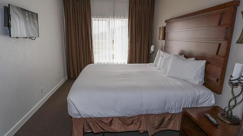 318-400 Stemwinder Drive, Kimberley, BC - Indoor Photo Showing Bedroom