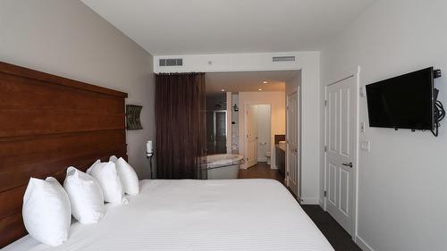 318-400 Stemwinder Drive, Kimberley, BC - Indoor Photo Showing Bedroom