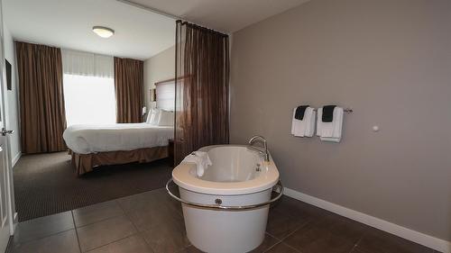 318-400 Stemwinder Drive, Kimberley, BC - Indoor