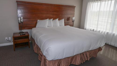 318-400 Stemwinder Drive, Kimberley, BC - Indoor Photo Showing Bedroom