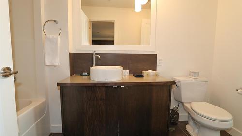 318-400 Stemwinder Drive, Kimberley, BC - Indoor Photo Showing Bathroom