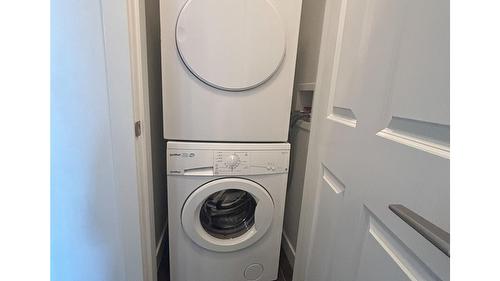 318-400 Stemwinder Drive, Kimberley, BC - Indoor Photo Showing Laundry Room