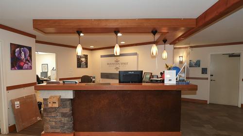318-400 Stemwinder Drive, Kimberley, BC - Indoor Photo Showing Kitchen