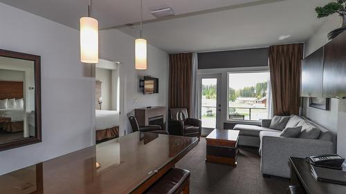 318-400 Stemwinder Drive, Kimberley, BC - Indoor Photo Showing Living Room
