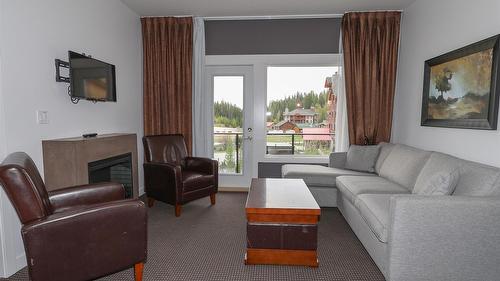 318-400 Stemwinder Drive, Kimberley, BC - Indoor Photo Showing Living Room