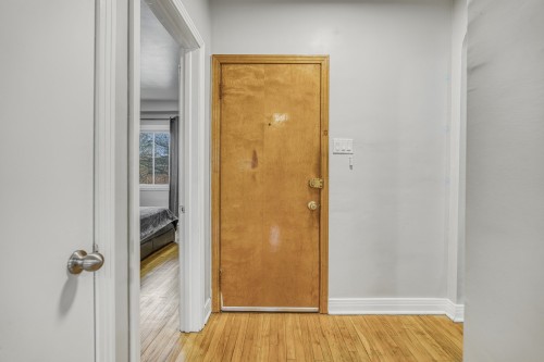 Hall d'entrée/Vestibule - 2427 Av. Lockhart, Montréal (Côte-Des-Neiges/Notre-Dame-De-Grâce), QC - Indoor Photo Showing Other Room