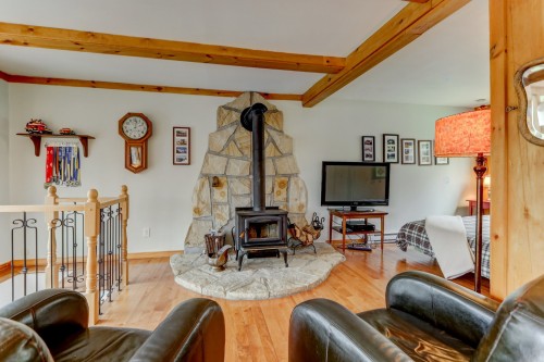 Salon - 111 Ch. Du Lac-Munich O., Montcalm, QC - Indoor Photo Showing Other Room With Fireplace