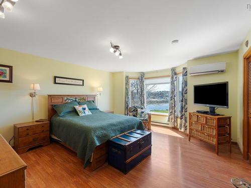 18-20 Harbourview Drive, Yarmouth, NS 
