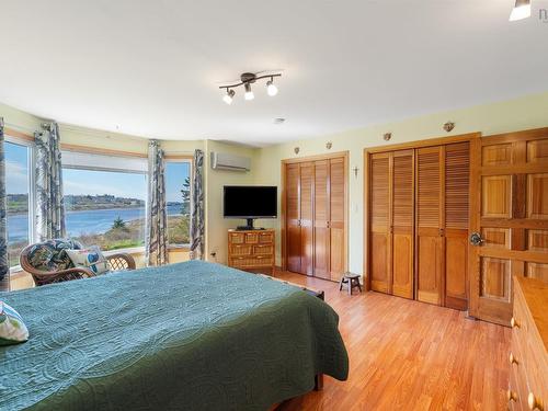 18-20 Harbourview Drive, Yarmouth, NS 