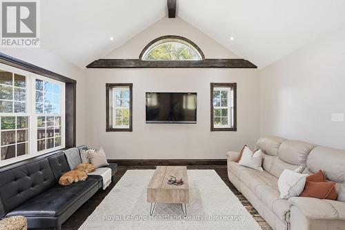5106 5Th Line, Minto, ON - Indoor Photo Showing Living Room