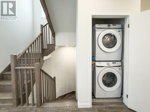 22 Pierre Berton Boulevard, Vaughan, ON - Indoor Photo Showing Laundry Room