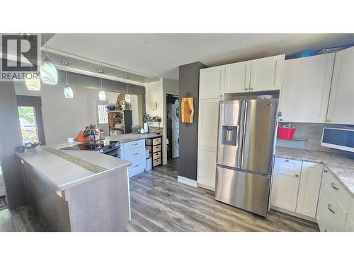 1151 Schubert Drive, Kamloops, BC - Indoor Photo Showing Kitchen