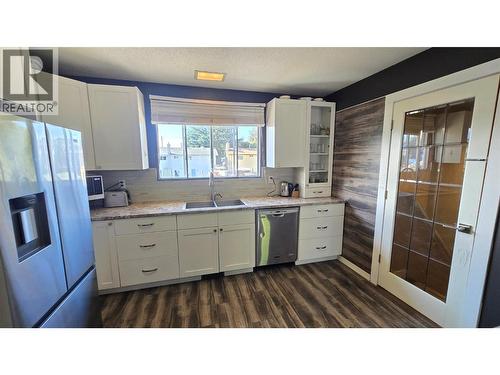 1151 Schubert Drive, Kamloops, BC - Indoor Photo Showing Kitchen With Double Sink