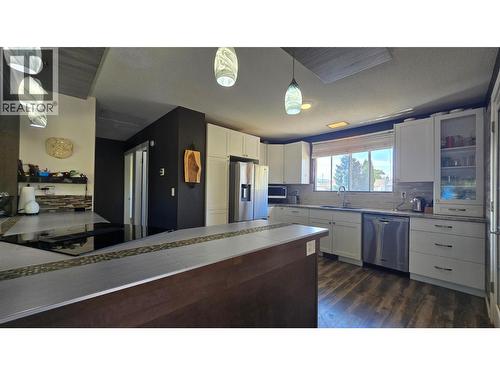 1151 Schubert Drive, Kamloops, BC - Indoor Photo Showing Kitchen