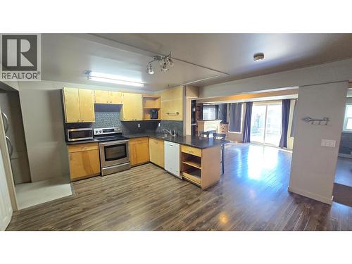 1151 Schubert Drive, Kamloops, BC - Indoor Photo Showing Kitchen