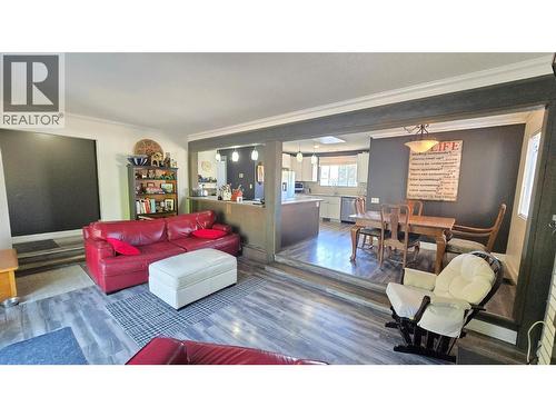1151 Schubert Drive, Kamloops, BC - Indoor Photo Showing Living Room