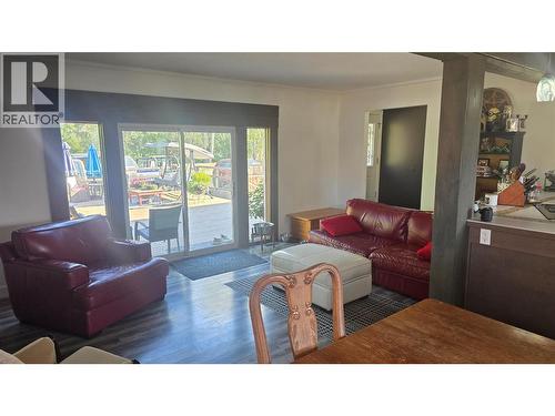 1151 Schubert Drive, Kamloops, BC - Indoor Photo Showing Living Room