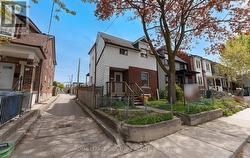 165 NAIRN AVENUE Toronto, ON M6E 4H2