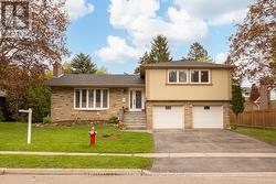 18 RIDGEHILL DRIVE  Brampton, ON L6Y 2C4