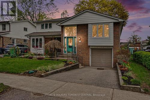 3291 CANDELA DRIVE  Mississauga, ON L5A 2V1