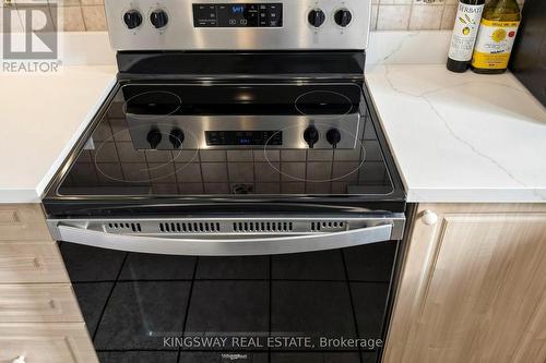 5642 Annabelle Avenue, Mississauga, ON - Indoor Photo Showing Kitchen