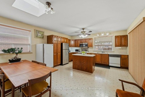 8 Underhill Drive, Toronto, ON - Indoor Photo Showing Kitchen