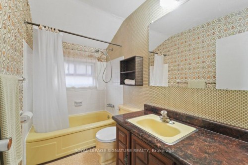 8 Underhill Drive, Toronto, ON - Indoor Photo Showing Bathroom