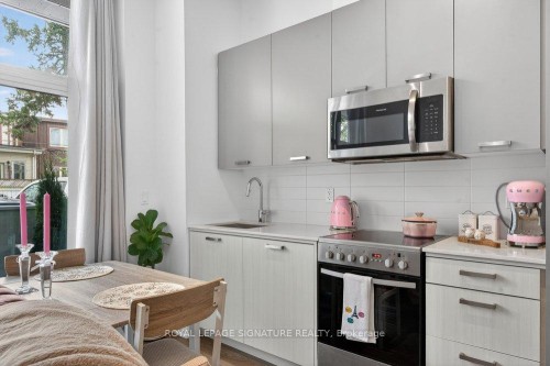 109-2301 Danforth Avenue, Toronto, ON - Indoor Photo Showing Kitchen With Upgraded Kitchen