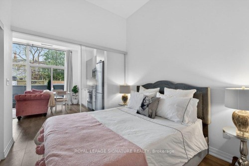 109-2301 Danforth Avenue, Toronto, ON - Indoor Photo Showing Bedroom