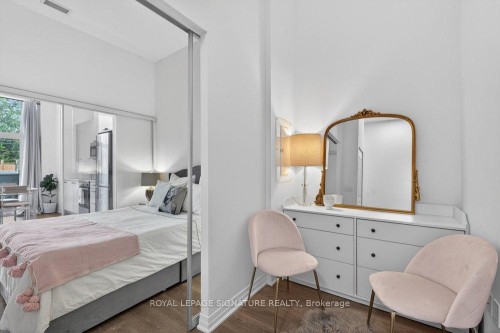 109-2301 Danforth Avenue, Toronto, ON - Indoor Photo Showing Bedroom
