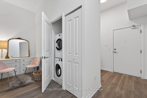 109-2301 Danforth Avenue, Toronto, ON - Indoor Photo Showing Laundry Room