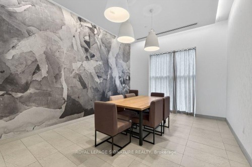 109-2301 Danforth Avenue, Toronto, ON - Indoor
