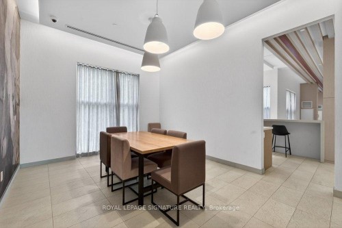 109-2301 Danforth Avenue, Toronto, ON - Indoor Photo Showing Dining Room