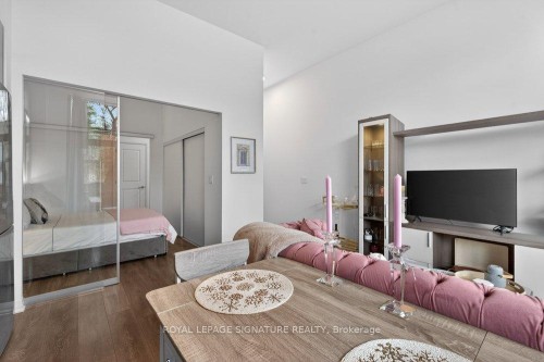 109-2301 Danforth Avenue, Toronto, ON - Indoor Photo Showing Living Room