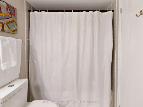 61 Sprucedale Way, Whitby, ON - Indoor Photo Showing Bathroom