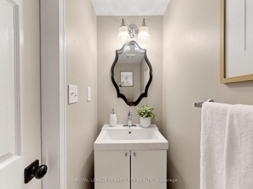 61 Sprucedale Way, Whitby, ON - Indoor Photo Showing Bathroom
