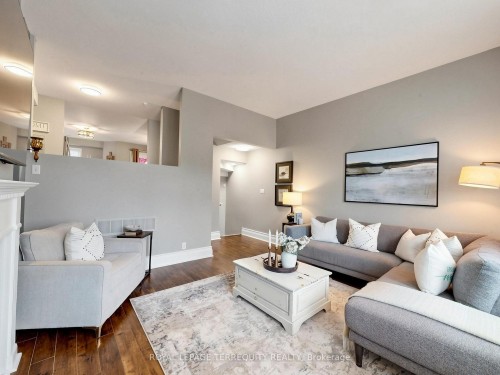 61 Sprucedale Way, Whitby, ON - Indoor Photo Showing Living Room