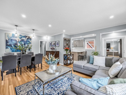 7 Jarwick Drive, Toronto, ON - Indoor Photo Showing Living Room