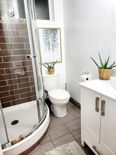 7 Jarwick Drive, Toronto, ON - Indoor Photo Showing Bathroom