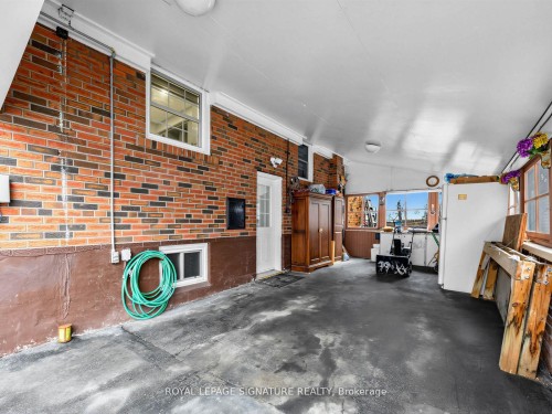 7 Jarwick Drive, Toronto, ON - Indoor Photo Showing Garage