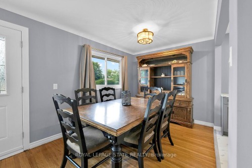 24 Oxford Street, Brantford, ON - Indoor Photo Showing Living Room