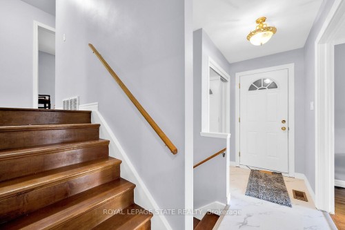 24 Oxford Street, Brantford, ON - Indoor Photo Showing Kitchen With Upgraded Kitchen