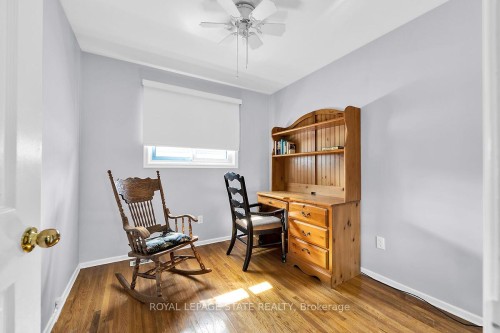 24 Oxford Street, Brantford, ON - Indoor Photo Showing Living Room