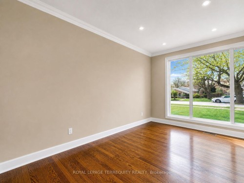 Upper-14 Hedges Boulevard, Toronto, ON - Indoor Photo Showing Other Room