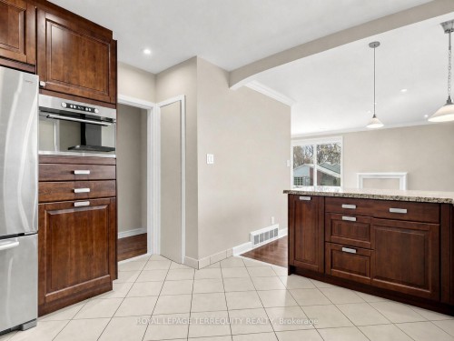 Upper-14 Hedges Boulevard, Toronto, ON - Indoor Photo Showing Kitchen