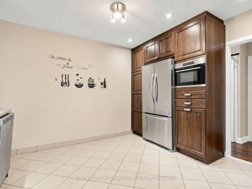Upper-14 Hedges Boulevard, Toronto, ON - Indoor Photo Showing Kitchen