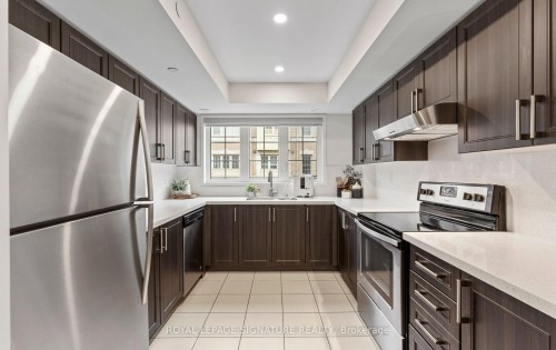 443-22 Filly Path, Oshawa, ON - Indoor Photo Showing Kitchen With Upgraded Kitchen