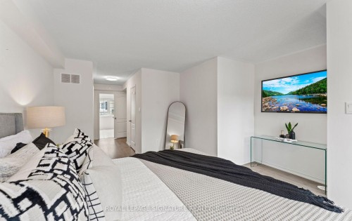 443-22 Filly Path, Oshawa, ON - Indoor Photo Showing Bedroom