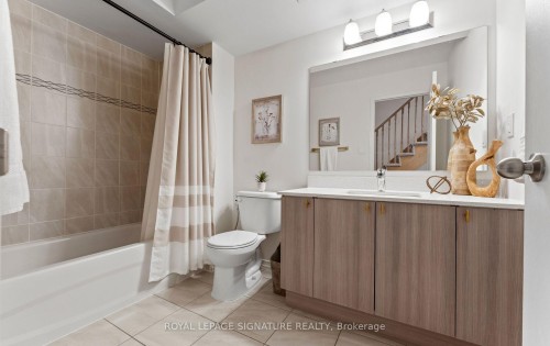 443-22 Filly Path, Oshawa, ON - Indoor Photo Showing Bathroom