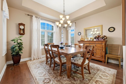 8 Masters Creek Boulevard, Mono, ON - Indoor Photo Showing Dining Room
